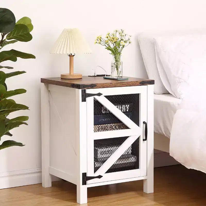 Table de chevet de style campagnard vintage en bois fumé et blanc – Modèle unique avec porte coulissante