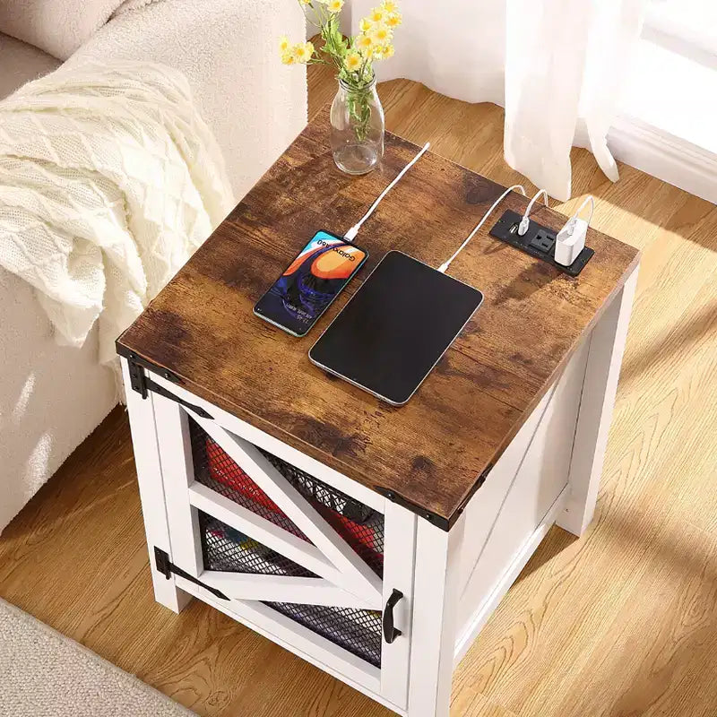 Table de chevet de style campagnard vintage en bois fumé et blanc – Modèle unique avec porte coulissante