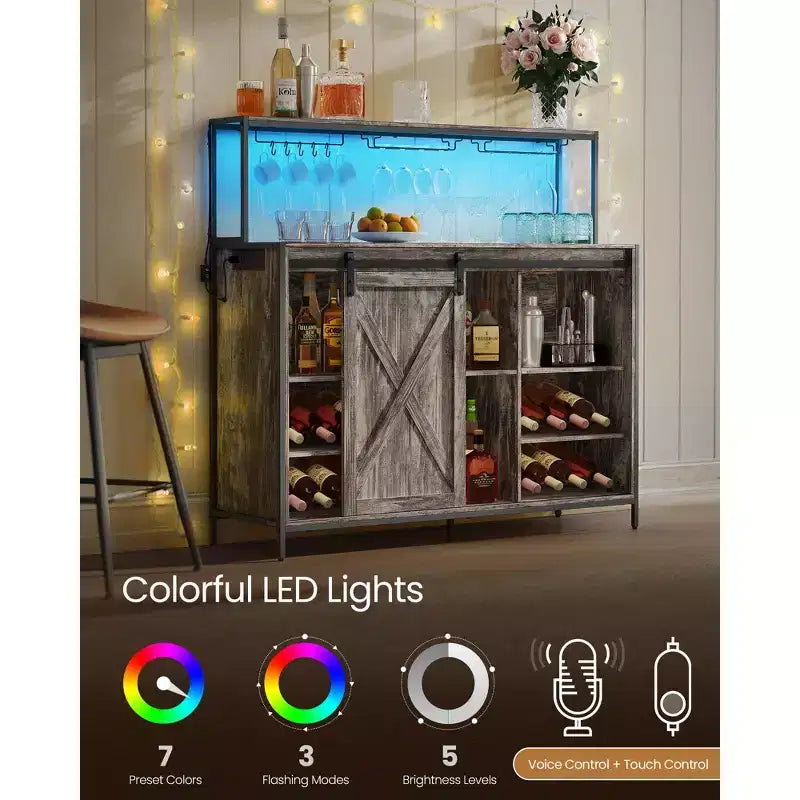 Meuble bar à café Honey Brown avec lumière LED, portes coulissantes de style grange et rangement pour le vin, pour 1