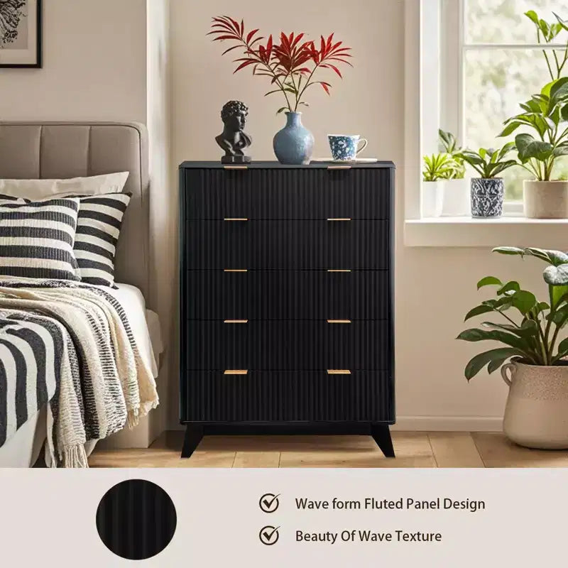 Commode 5 tiroirs cannelée Chêne & Noir – 122 cm de hauteur, 1 personne