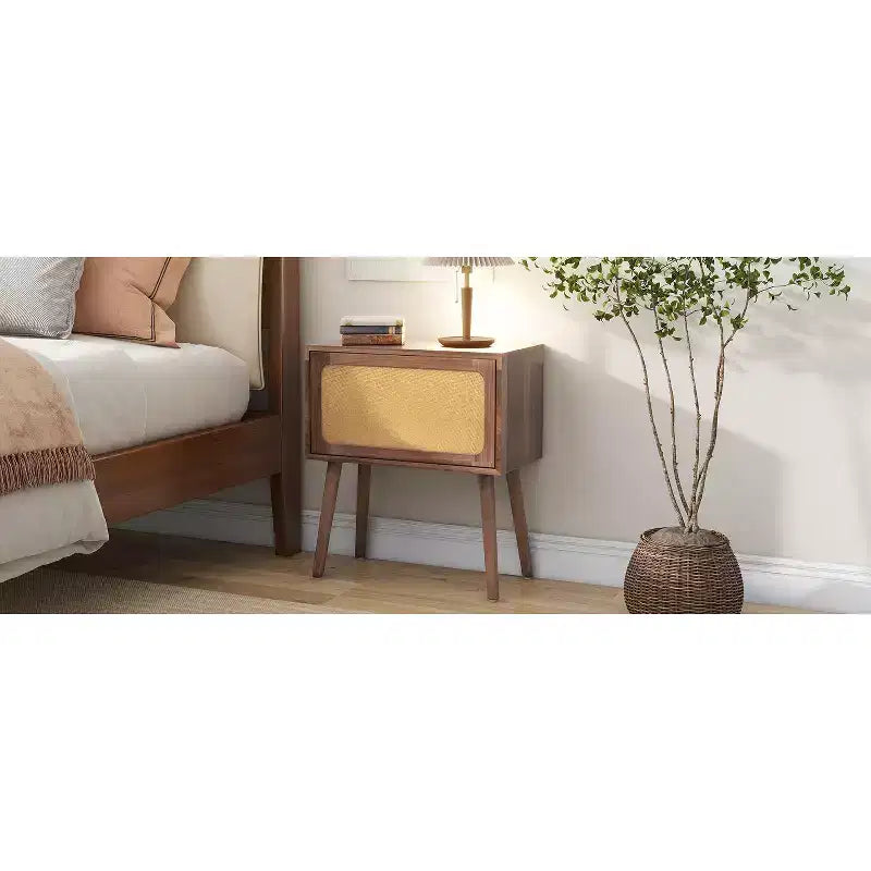 Table de chevet rotative en rotin beige avec compartiments cachés, simple