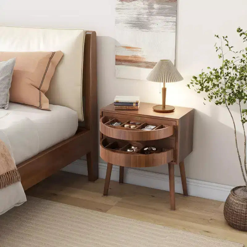 Table de chevet rotative en rotin beige avec compartiments cachés, simple