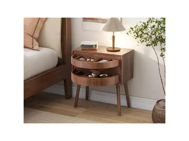 Table de chevet rotative en rotin beige avec compartiments cachés, simple