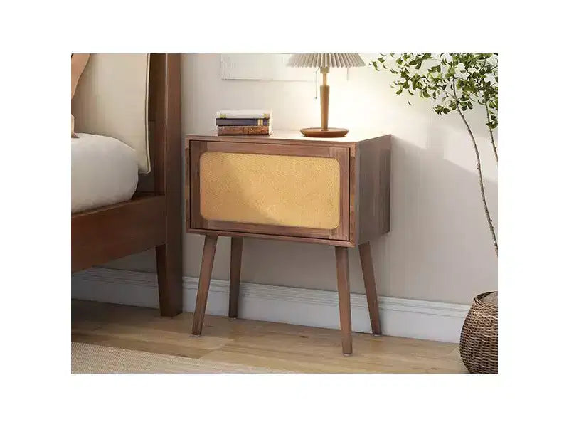 Table de chevet rotative en rotin beige avec compartiments cachés, simple