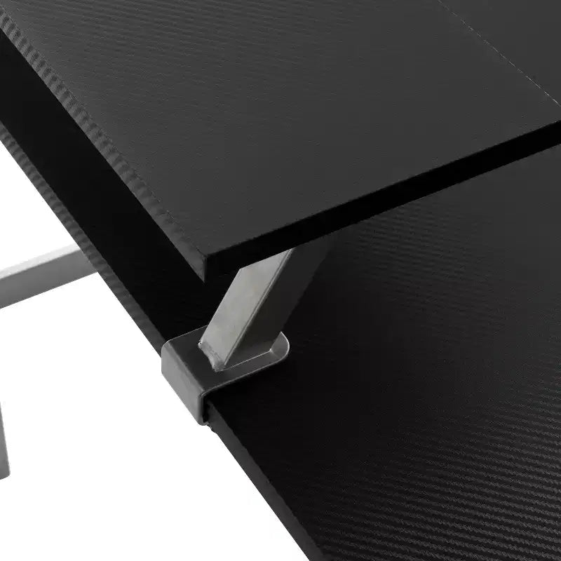Bureau de gamer d'angle en fibre de carbone noire avec étagères pour moniteurs, 2 personnes