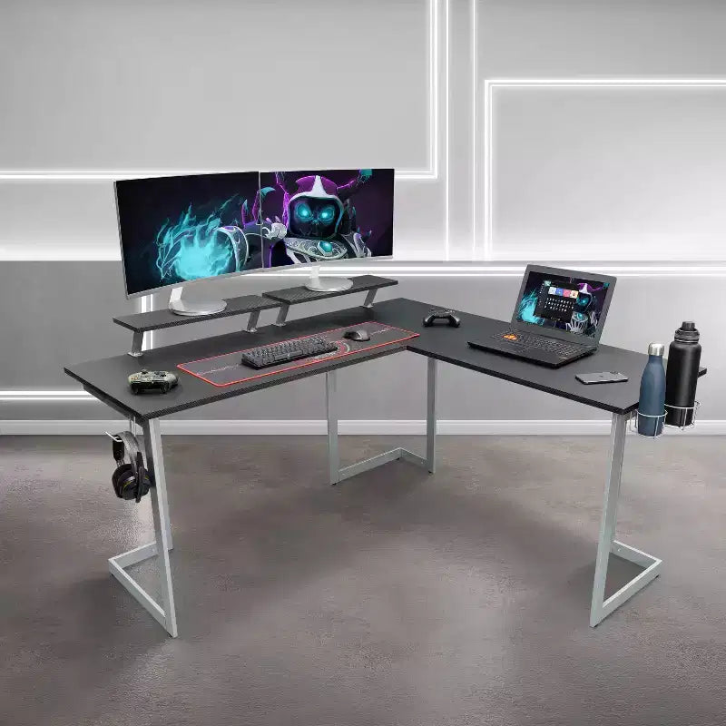 Bureau de gamer d'angle en fibre de carbone noire avec étagères pour moniteurs, 2 personnes