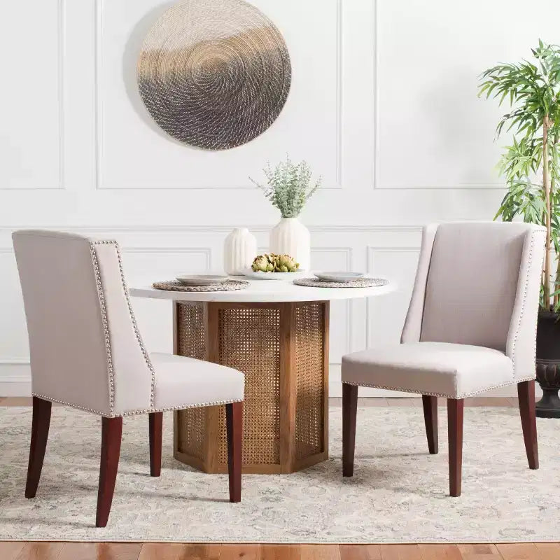 Chaise de salle à manger taupe en lin, sans accoudoirs, dossier haut, garniture cloutée – Lot de 2